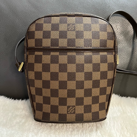 Louis Vuitton Ipanema Crossbody - Picture 2 of 13